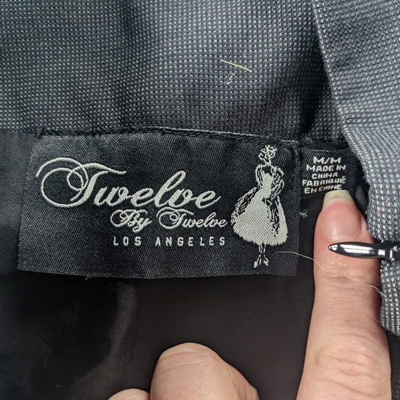 Black Mini skirt - Picture 3 of 6